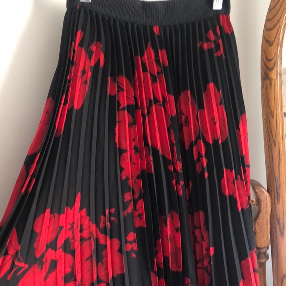 H&M Midi Pleated Skirt - Picture 3 of 3